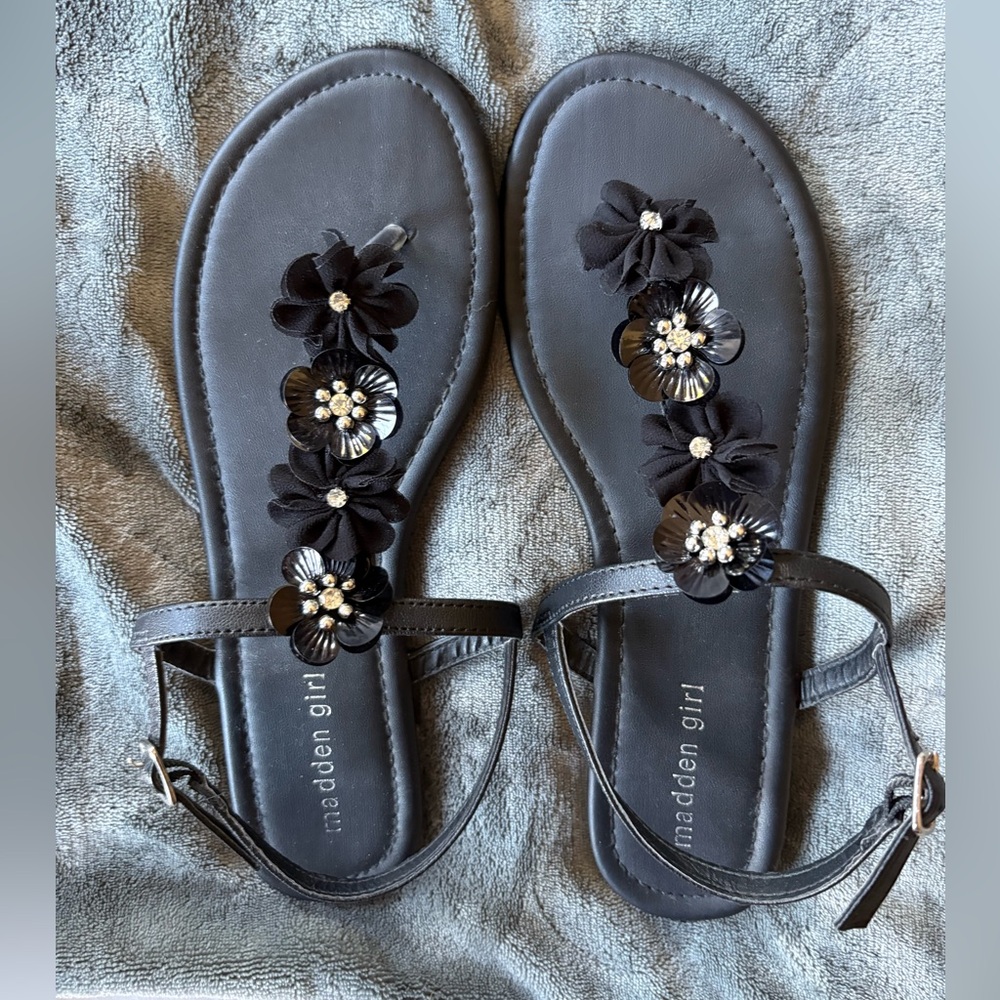 Madden Girl Black Sandals Size 9M